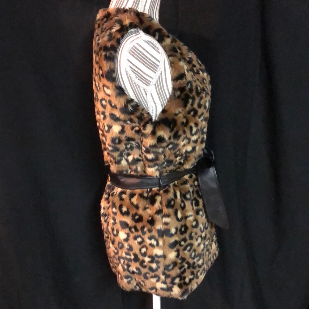 Forever 21 Faux Fur Vest w/ Belt Sz: Small - Picture 4 of 8